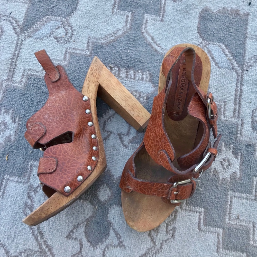 BCBG MaxAzria Buckle Pebbled Leather Wooden Sandal